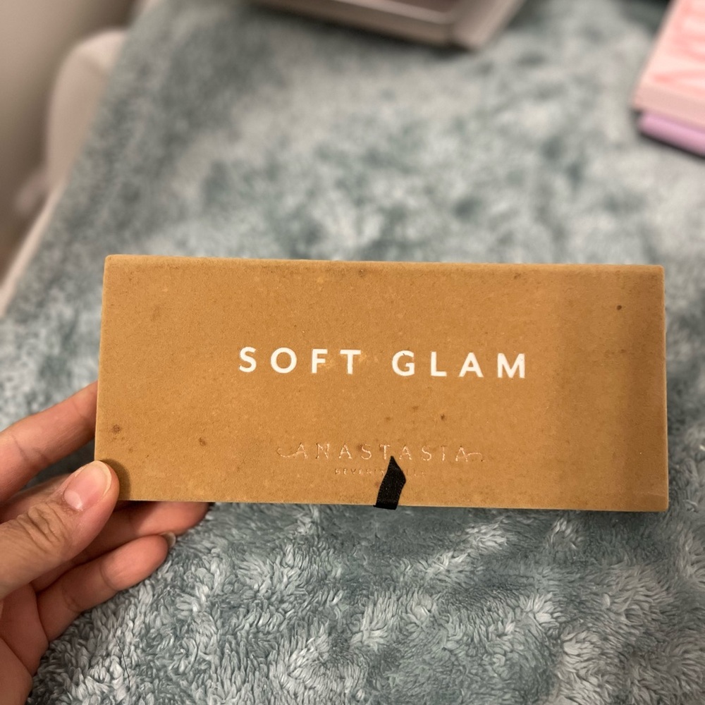 Anastasia Beverly Hills soft glam eyeshadow palette